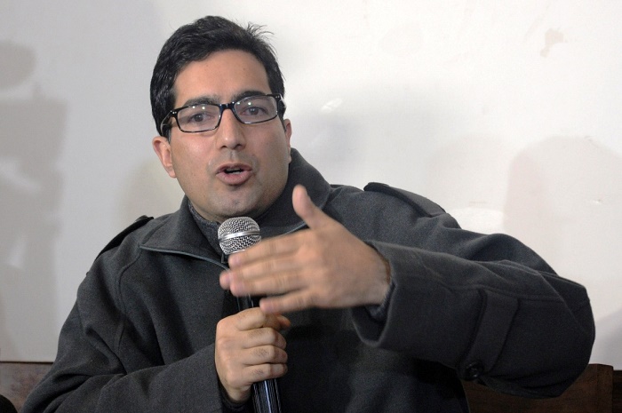 Delhi HC seeks response from Centre on petition filed by Shah Faesal, challenging his recent detention at IGI Airport