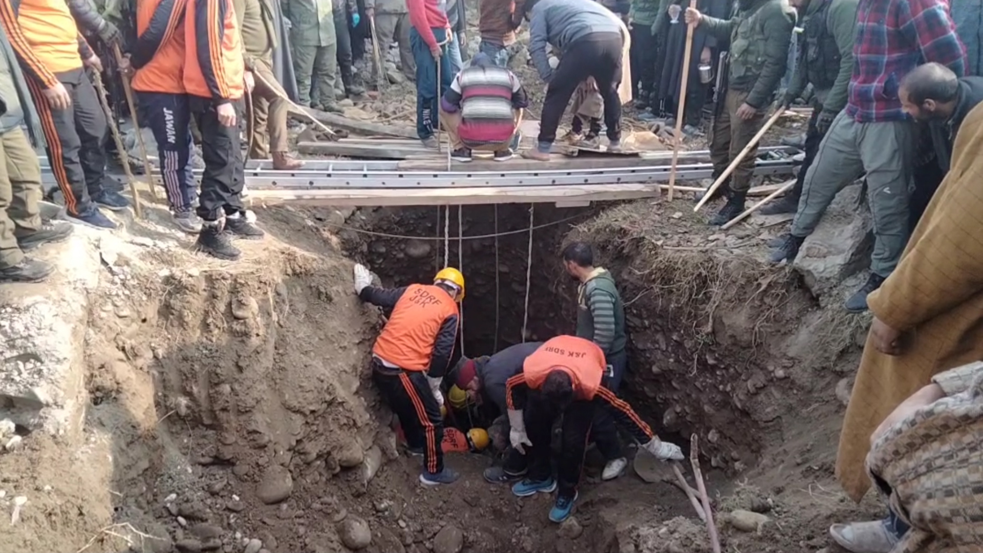 2 Labourers Die after Falling into Trench in Kulgam Village