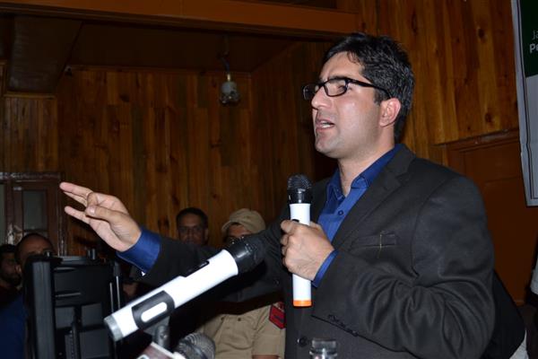 Was going to Harvard, Shah Faesal petitions court on detention at Delhi airport