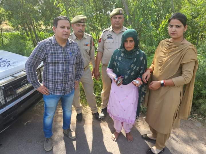 UNDER OPERATION SANJEEVANI APPROX. 3.10 GMS OF HEROIN (CHITTA) LIKE NARCOTICS RECOVERED BY J&K POLICE  AT KHANPUR AREA; 01 LADY DRUG PEDDLER ARRESTED; SEIZED CASH AMOUNT OF RS. 15,670/-.