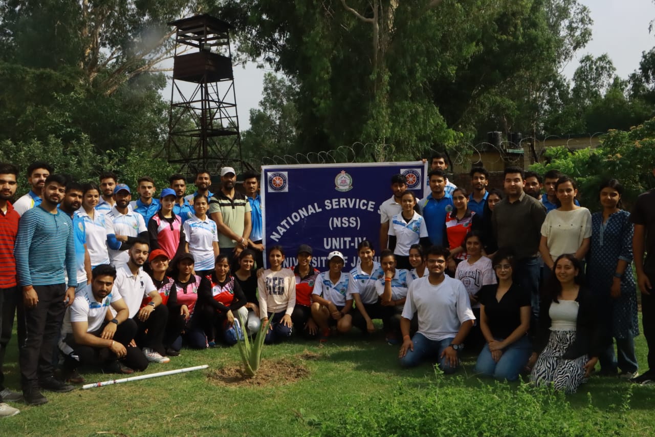 NSS Campus Unit –IV in collaboration with the office of the program Coordinator NSS, University of Jammu celebrated World Environment Day