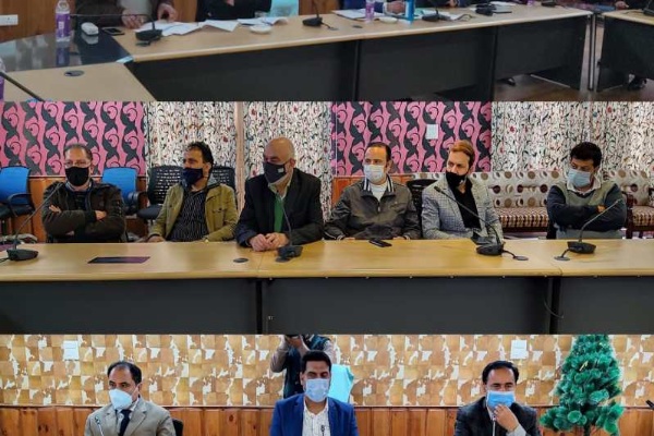 DC Srinagar orders mass COVID-19 vaccination of tourism players