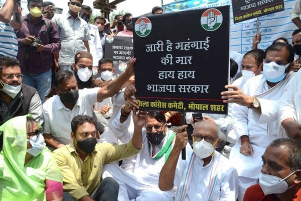 Congress holds nationwide protest against rising fuel prices