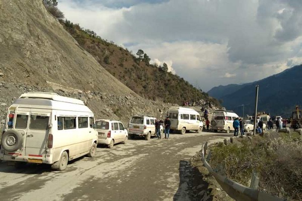 One-way LMV traffic from Kashmir on Jammu-Srinagar highway tomorrow