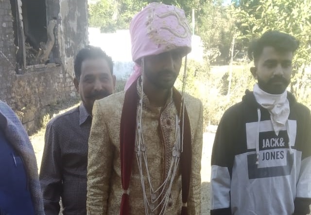 DDC polls: Groom turns up at polling station with baratis to cast vote in Kathua