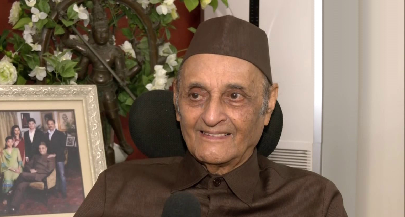 Congress’s Karan Singh Supports Introduction Of Dress Codes At Temples