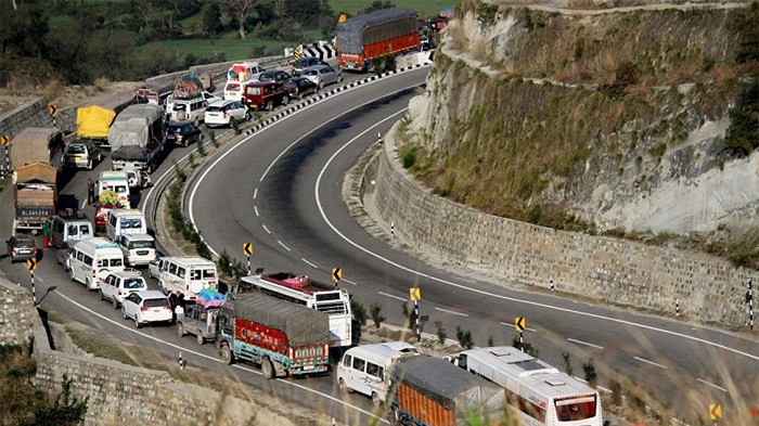 One-way traffic to ply from Srinagar to Jammu on Kashmir highway