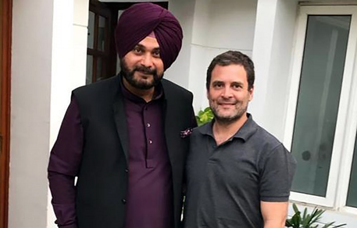 Punjab minister Sidhu meets Rahul Gandhi, apprises him of ‘situation’