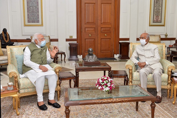 PM Narendra Modi meets President Kovind; briefs Prez on national, international issues