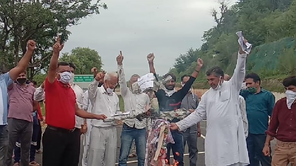 Villagers burnt ‘Effigy’ of Prof Ashok Aima and demanded high-level probe by MHA into Financial and Recruitment Scams by VC, CUJ