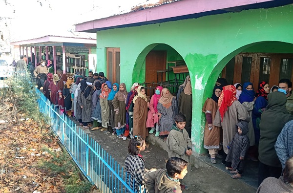 40.31 percent turnout in phase 2nd of J&K DDC polls till 1 pm; 61 percent in Bandipora