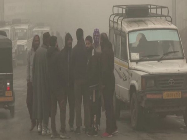 Met Advises Tourist To Follow Traffic Advisory As Cold Wave Grips Kashmir