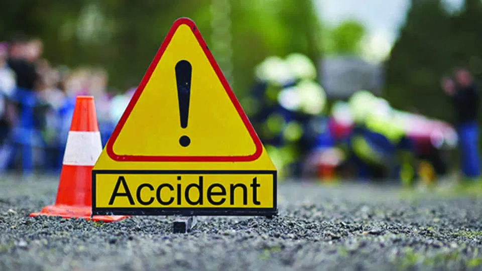 Six injured in road accident in Bandipora village