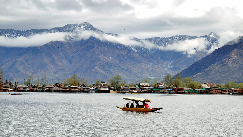 Weatherman predicts light rains, thunderstorms over next four days in J&K