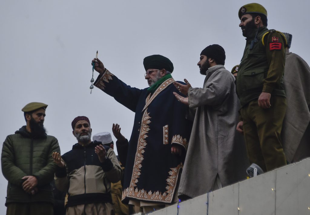 Thousands Join Friday Prayers At Hazratbal As Shab-E-Meraj Concludes