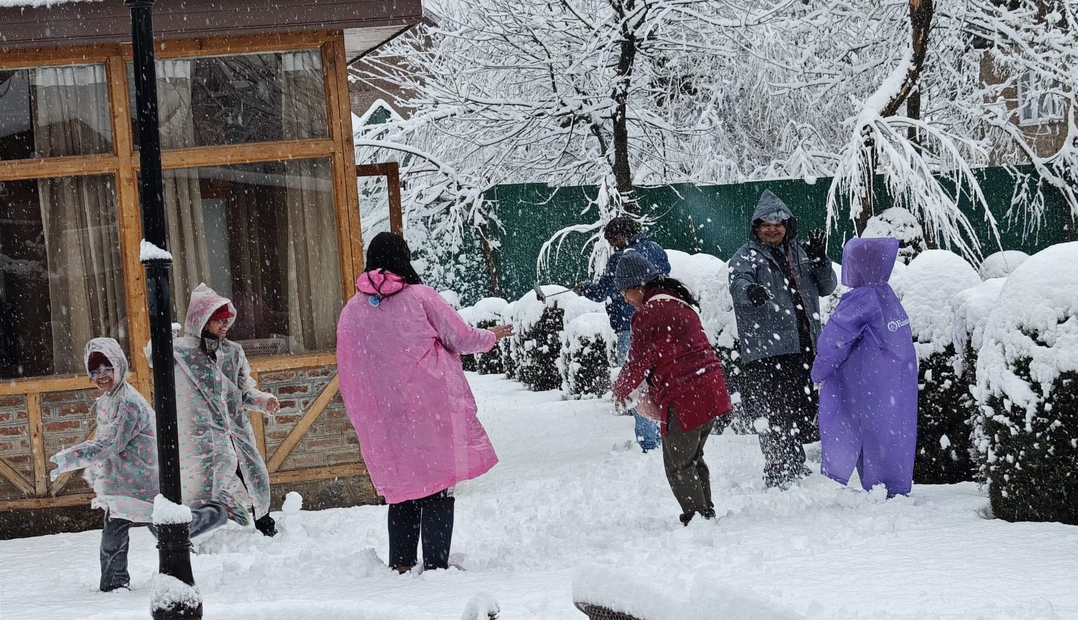 Kashmir Valley Receives Fresh Snowfall On Saturday