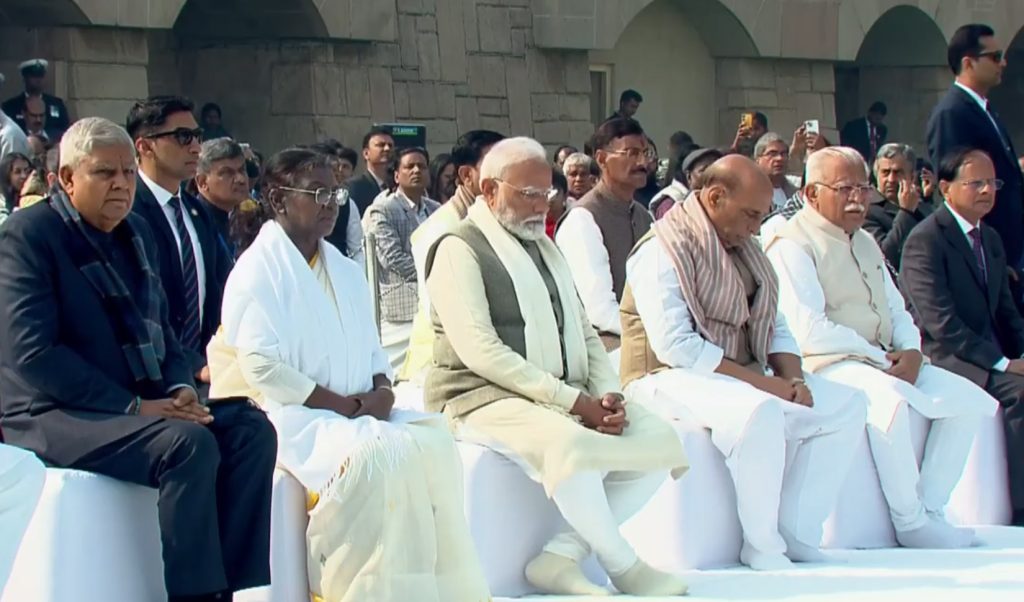 Prez Murmu, PM Modi Lead Nation In Paying Tributes To Mahatma Gandhi