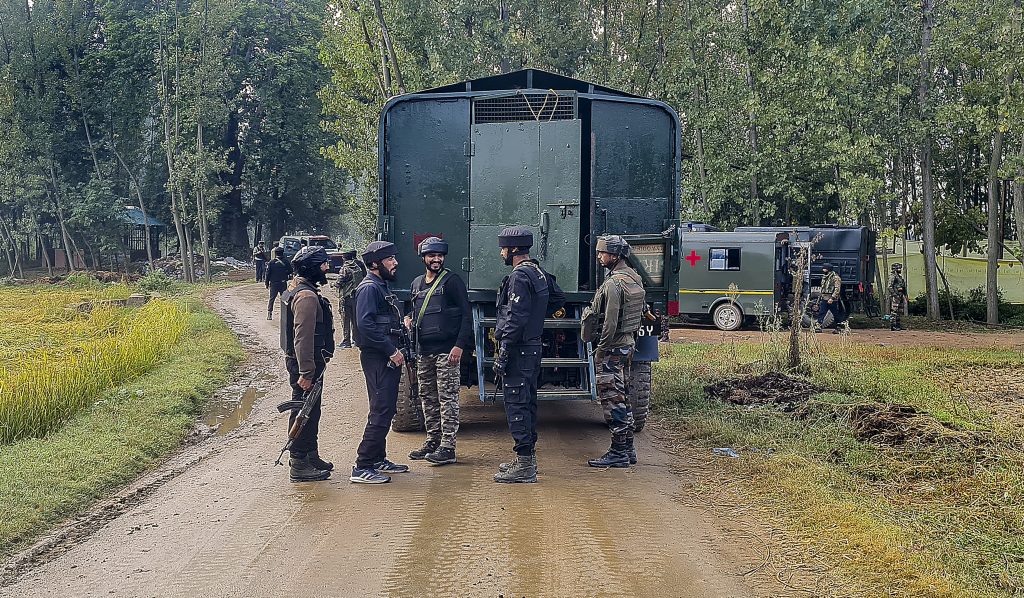 Security Forces Arrest Man In J&K’s Kulgam, Recover Weapons