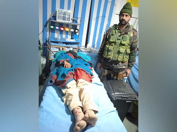 Indian Army helps pregnant lady in distress in J&K village