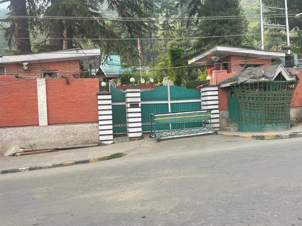 Police refutes reports of house arrest of some NC, PDP leaders at Gupkar