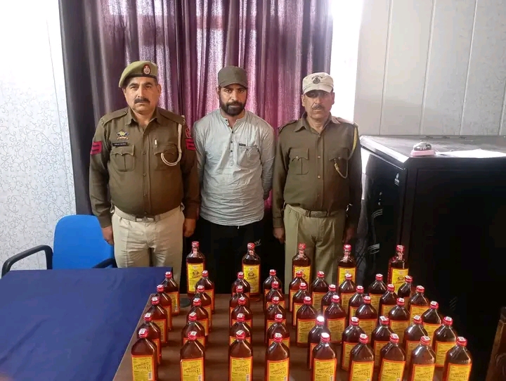Doda Police has apprehended one bootlegger with huge quantity of illicit liquor from his possession in Kastigarh area of Doda. 