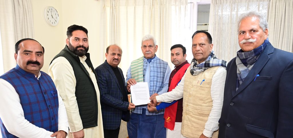 Delegation Of Ex-MLAs Calls On LG Sinha; Projects Various Issues Of SC Community