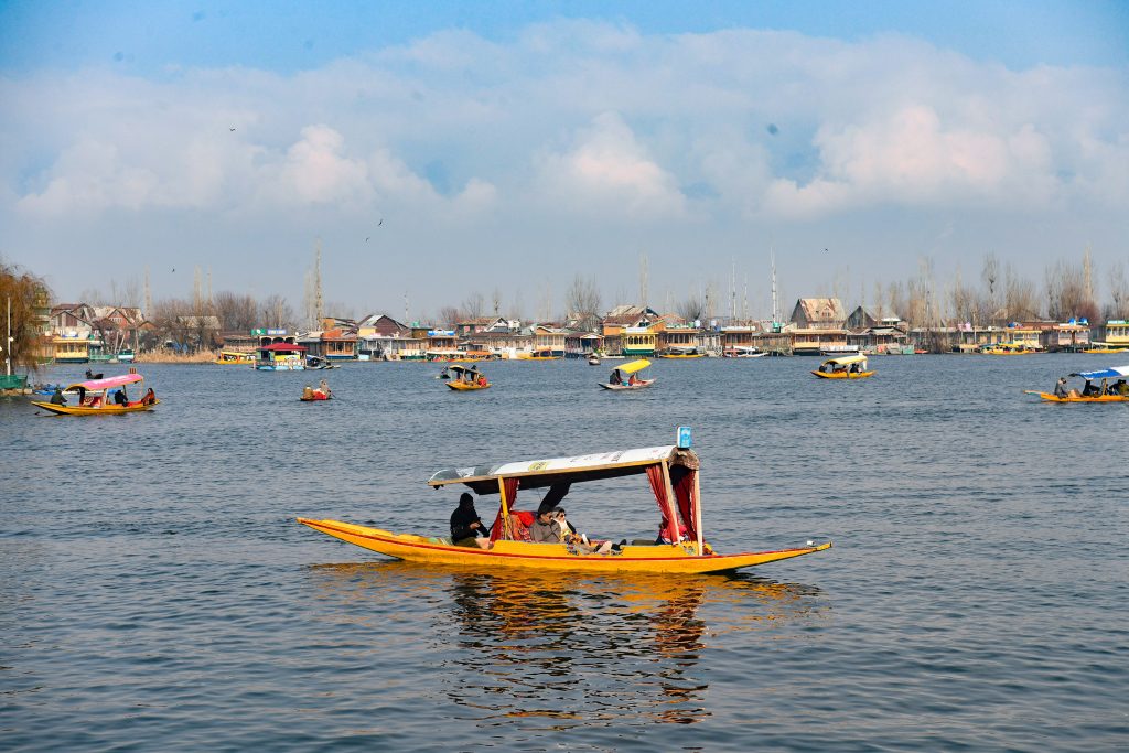 Intense Cold Continues In J&K, Srinagar Records Minus 4.8 Degrees