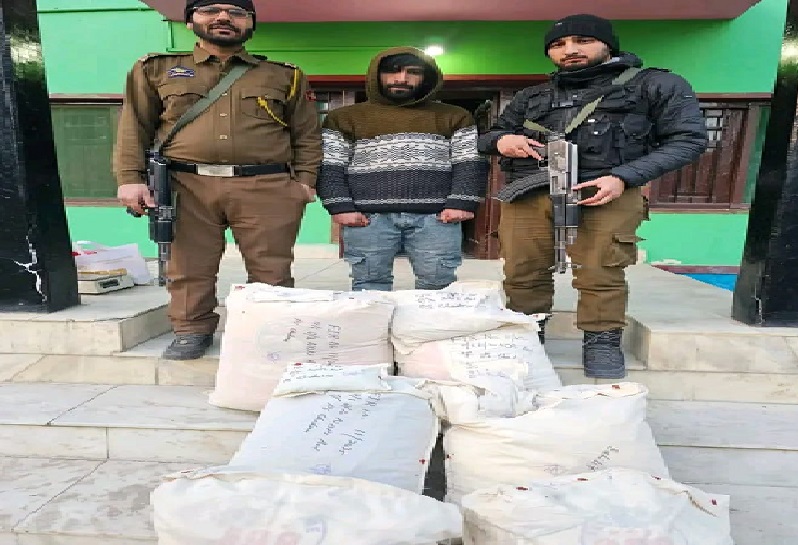 Budgam Police arrests drug peddler, recovers contraband substance