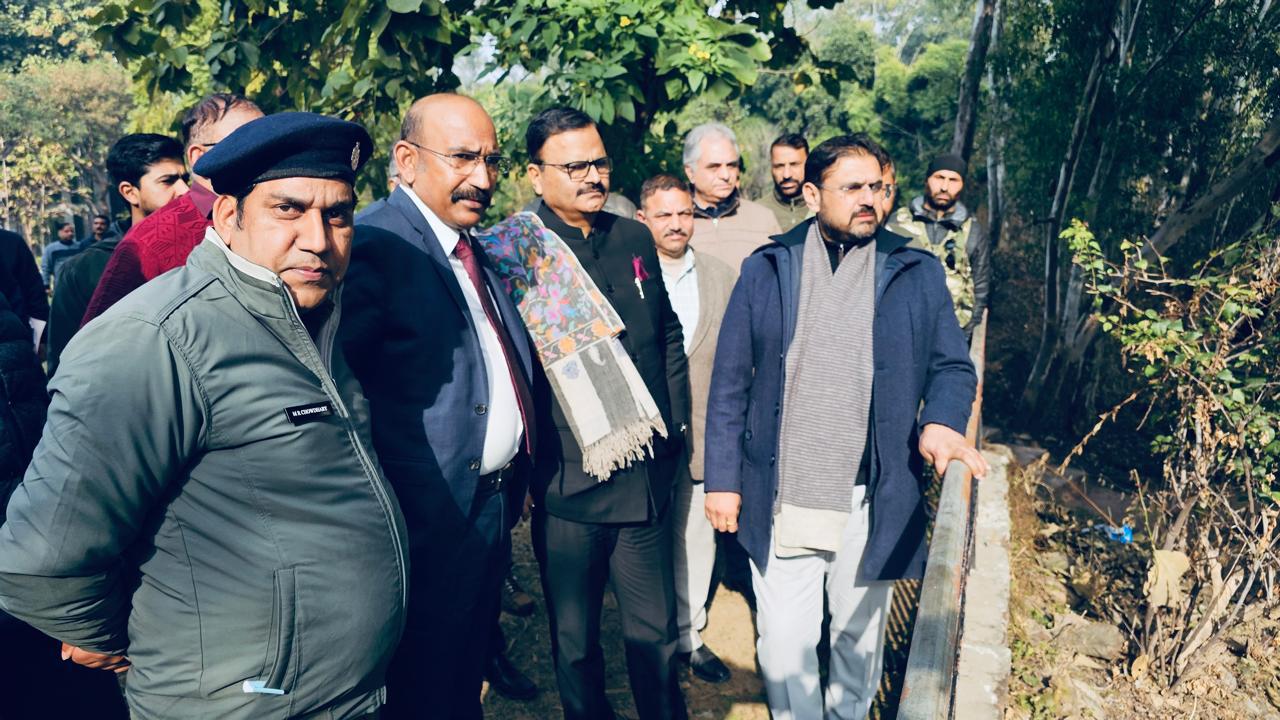 Rana visits Akhnoor, cautions officers against unnecessary delay in execution of projects