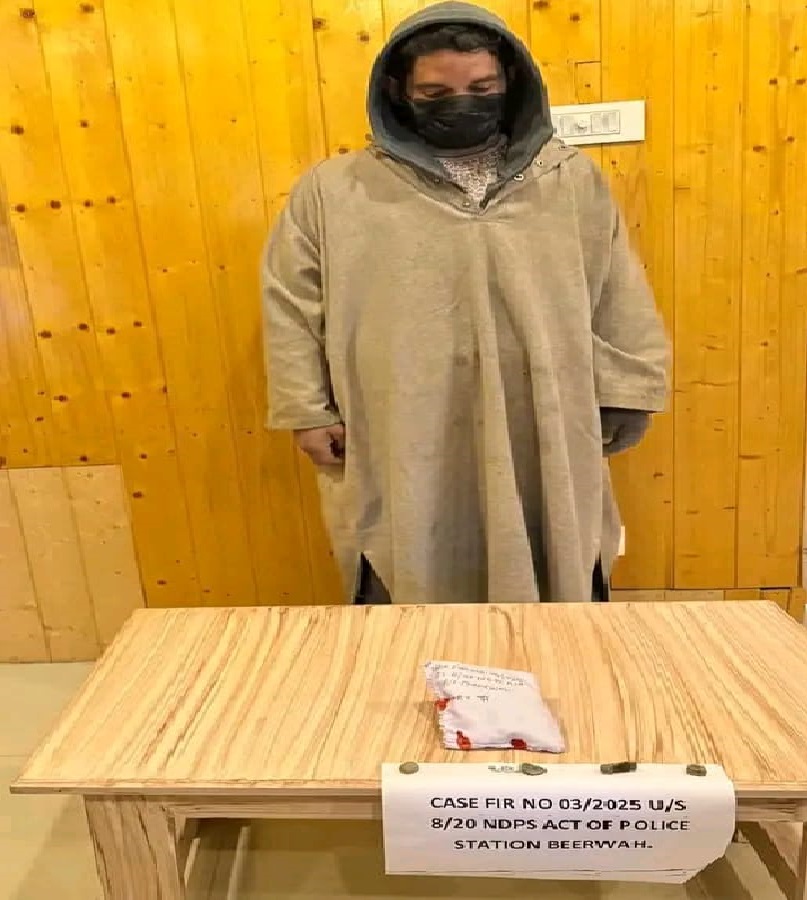 Budgam Police arrests drug peddler , recovers contraband  substance