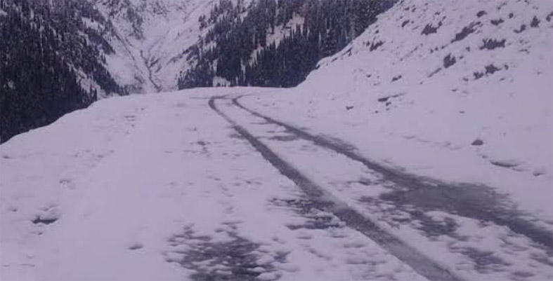 Sinthan-Kishtwar Road Opened For “Chain-Linked Tare LMVs”