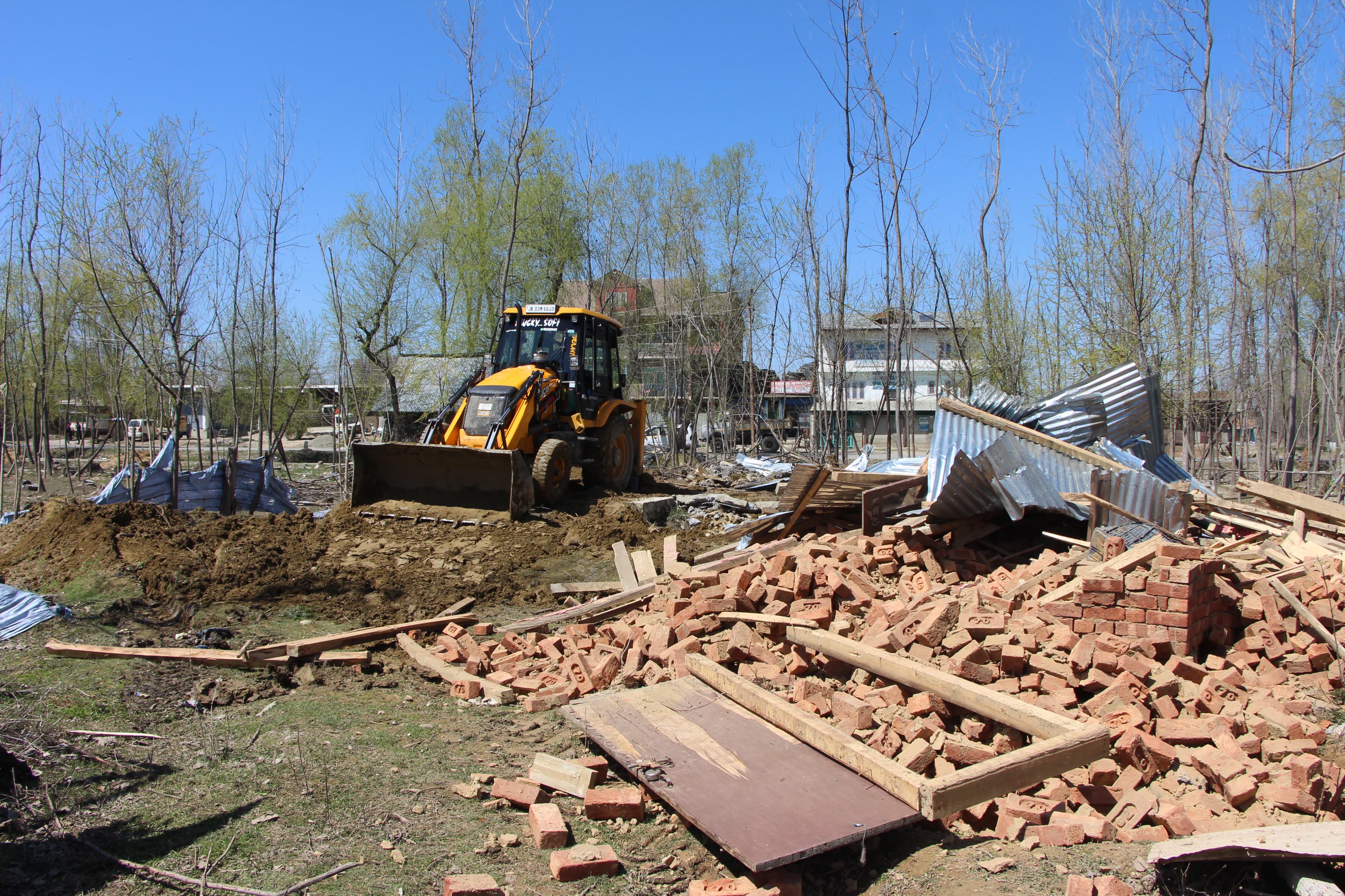 Anantnag Police Demolish Illicit Structure Linked to Pak-Based LeT Terrorist Handler