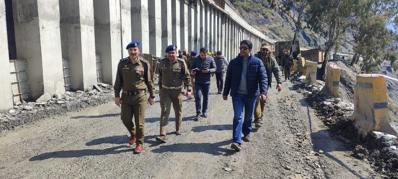 Jammu-Srinagar National Highway Opens For Passenger Vehicles