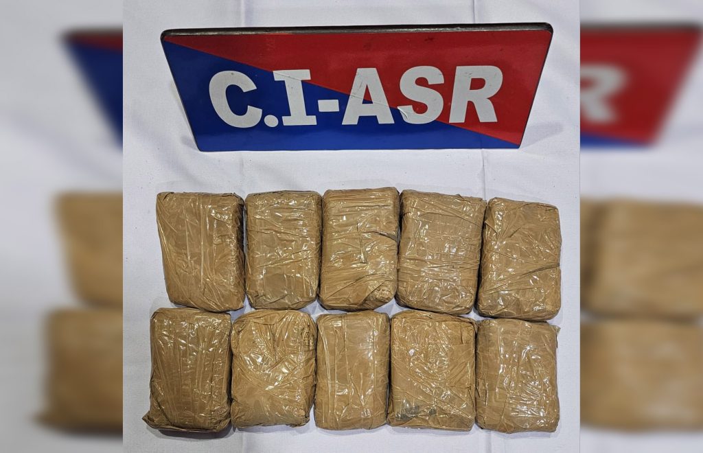 Counter Intelligence Police Intercept 2 Vehicles With 10.4kg Of Heroin