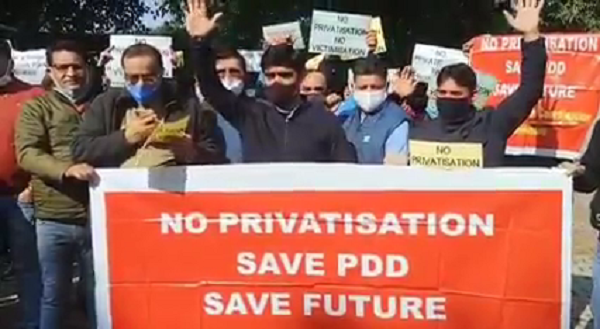 Power sector employees protest against privatization of discoms