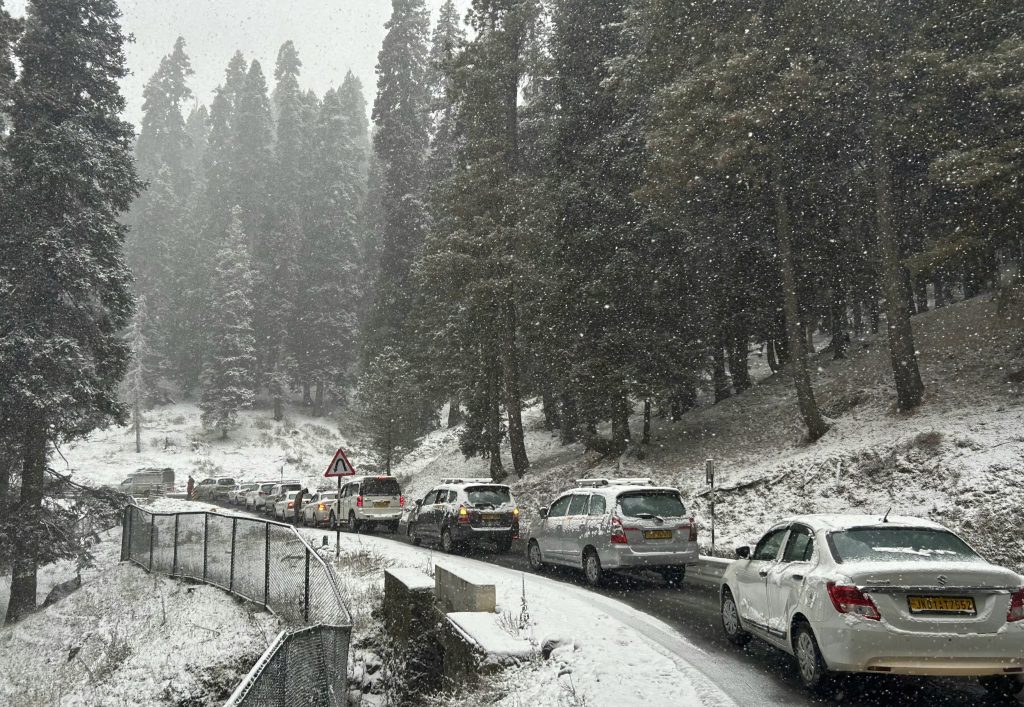 Higher Reaches Experience Fresh Snowfall Across Kashmir, Gulmarg Records Minus 9 °C