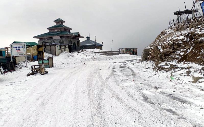 Six Stranded In Snowfall On Mughal Road In J&K Rescued